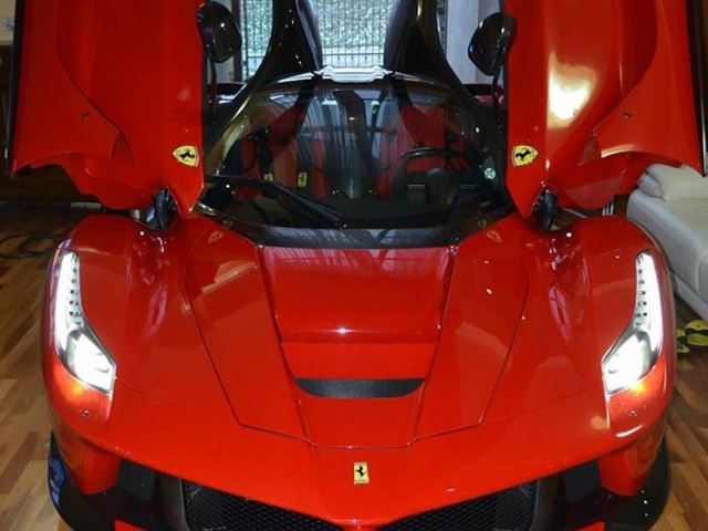 Самое безопасное место для парковки Ferrari LaFerrari - ваша гостиная